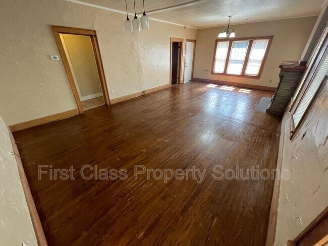 Building Photo - 121 NW 29th St