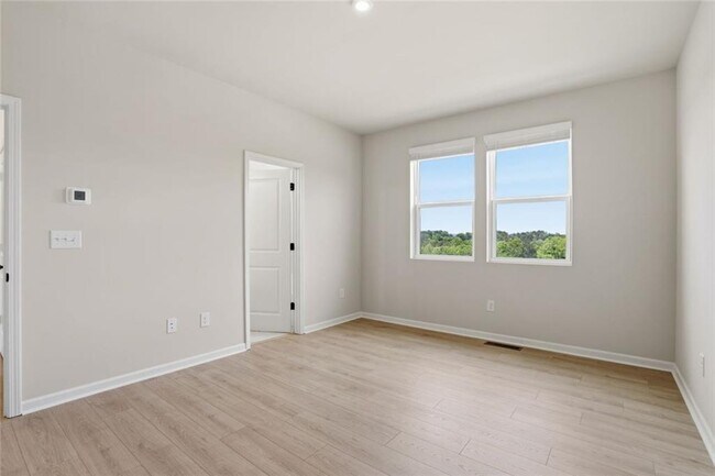 Building Photo - 142 Henley St