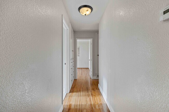 Building Photo - 2825 Westchester Ln