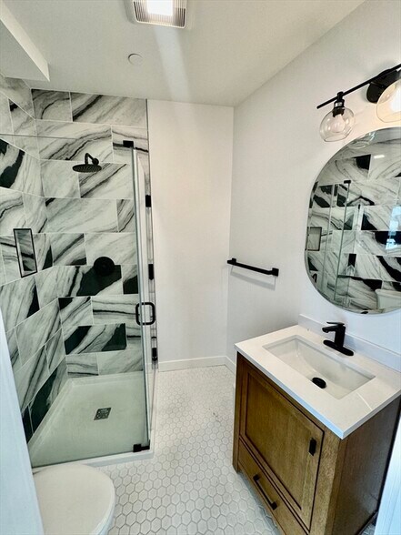 Building Photo - 144 Old Colony Ave