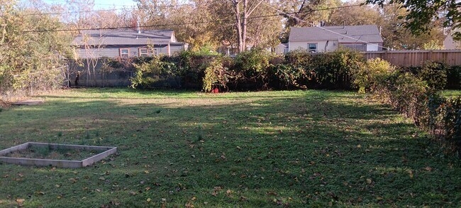 Building Photo - 548 E Woodrow St