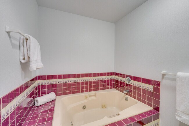 Building Photo - 902 Paiute Pl