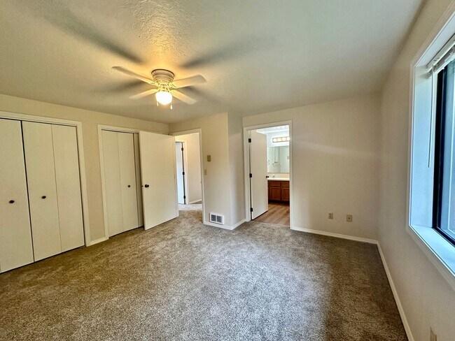 Building Photo - For Rent: Cozy 2 Bed / 2 Bath Condo with Enclosed Yard & Detached Garage