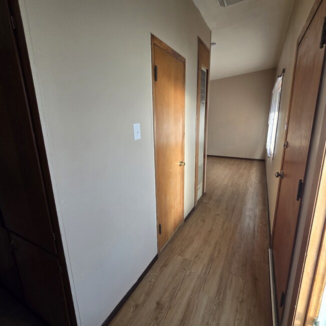 Building Photo - 903 W Alameda St