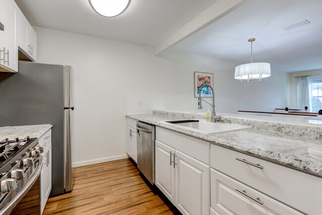 Building Photo - 421 Wendover Dr