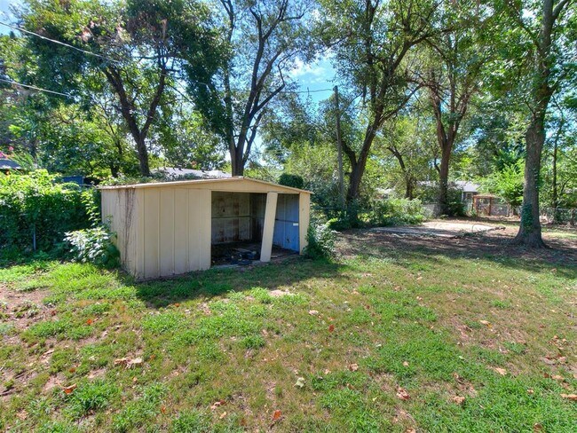 Building Photo - 1514 Melrose Dr