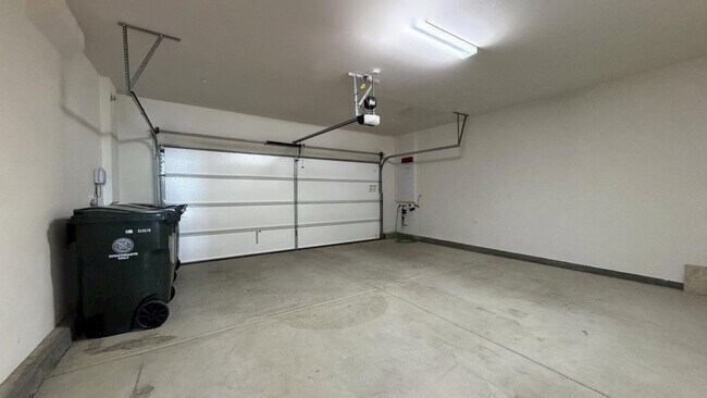 Building Photo - 1685 Camellia Ln