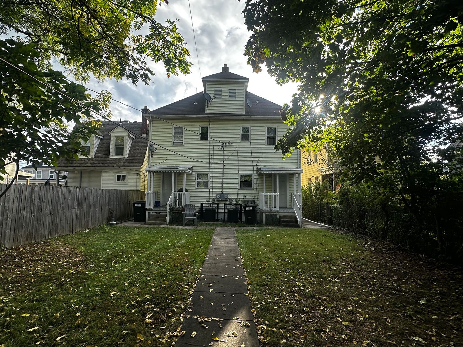 Building Photo - 913 Oakwood Ave
