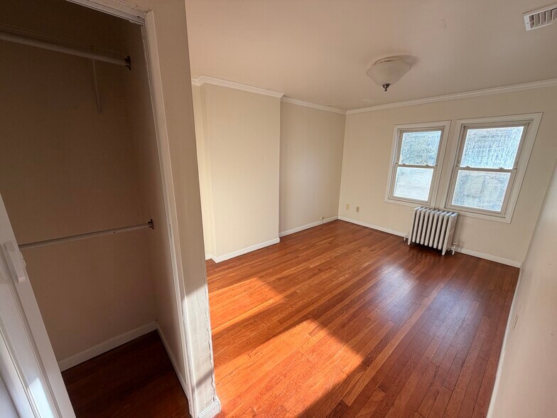 Building Photo - 248 Beverly Rd