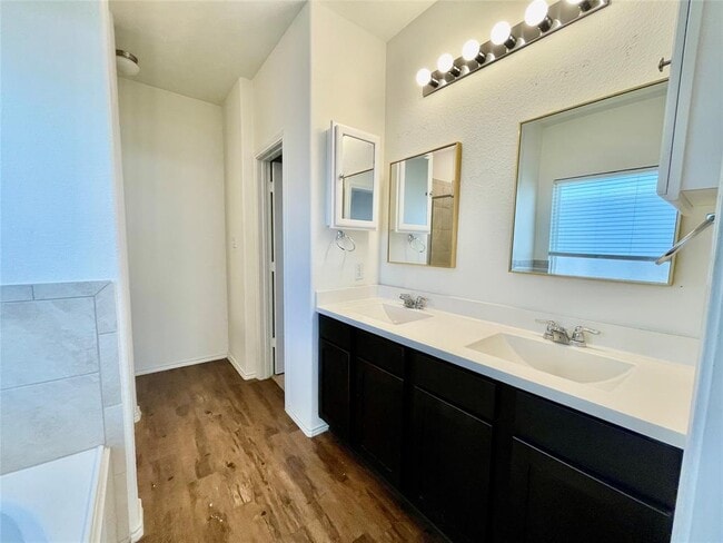 Building Photo - 112 Wind Flower Ln