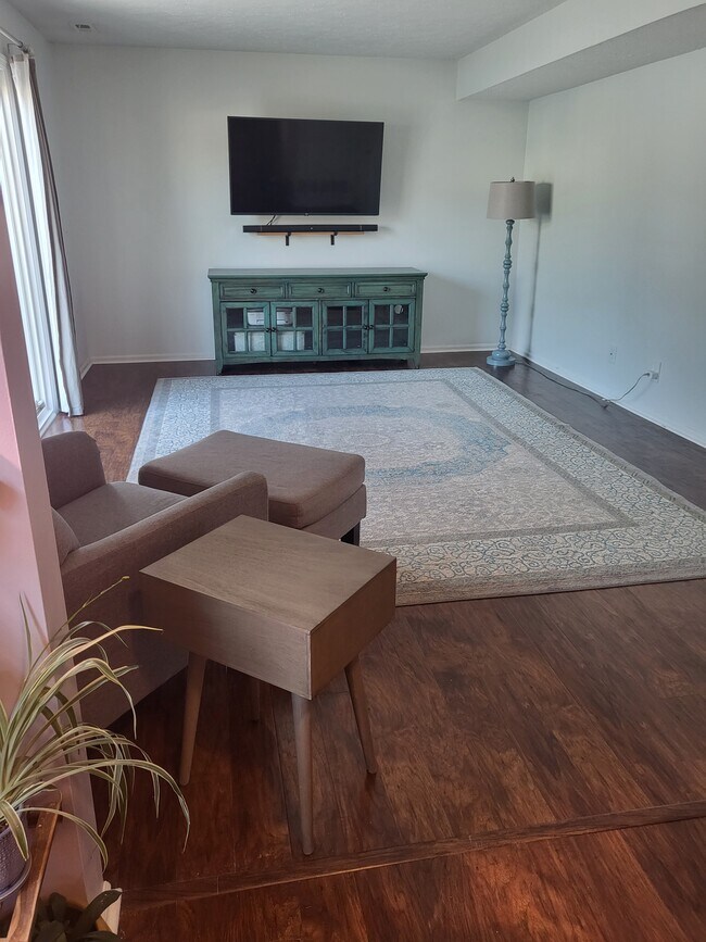 Building Photo - 104 Windsor Ct