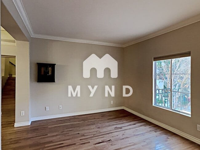 Building Photo - 5117 Renaissance Ave Unit C