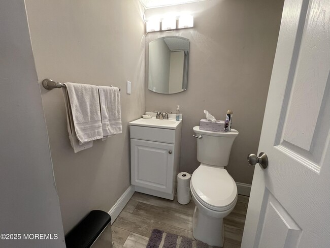 Building Photo - 20 Vine Ct