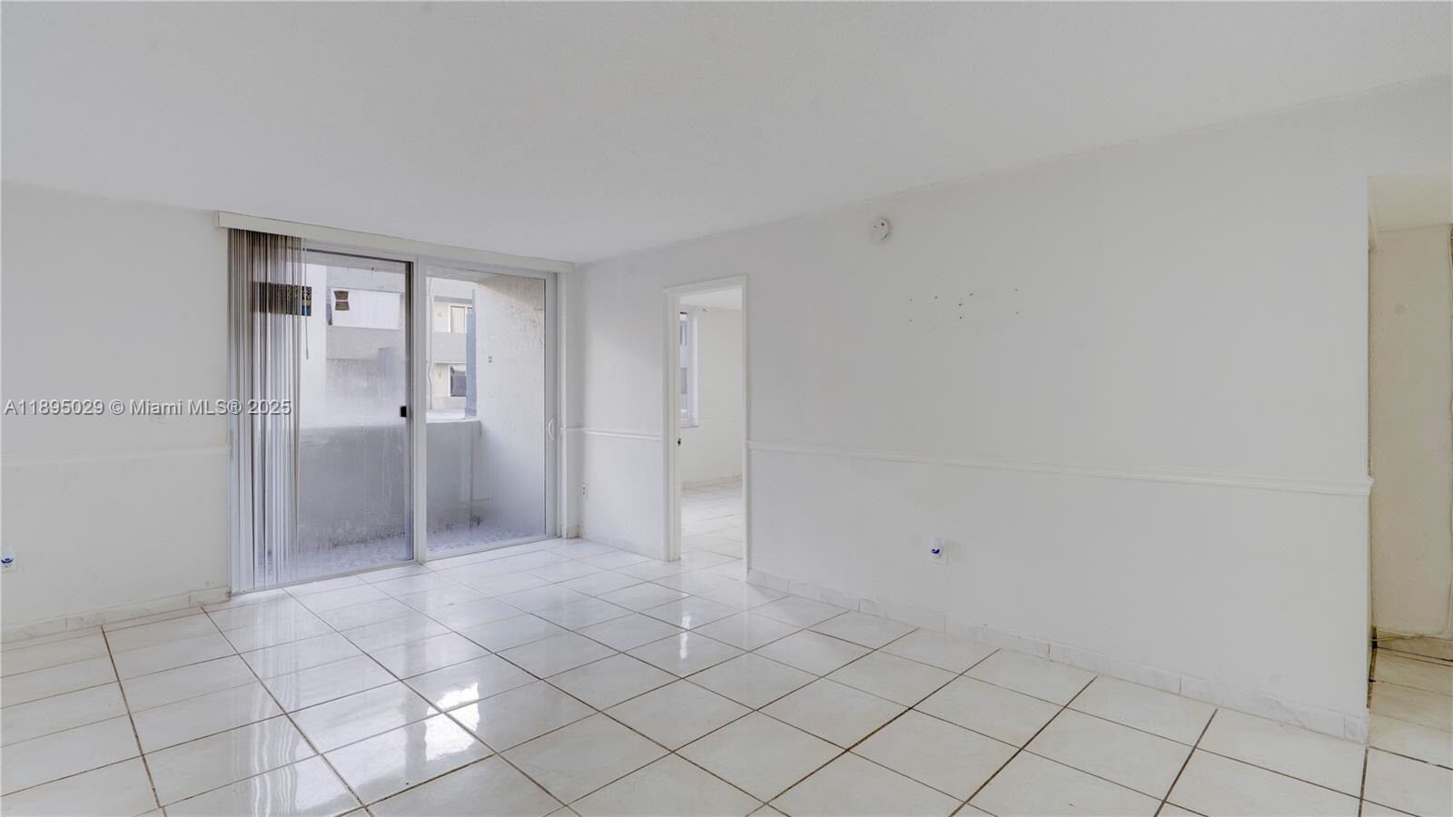 Building Photo - 10000 NW 80th Ct