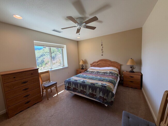 Building Photo - 799 Lookout Point Cir
