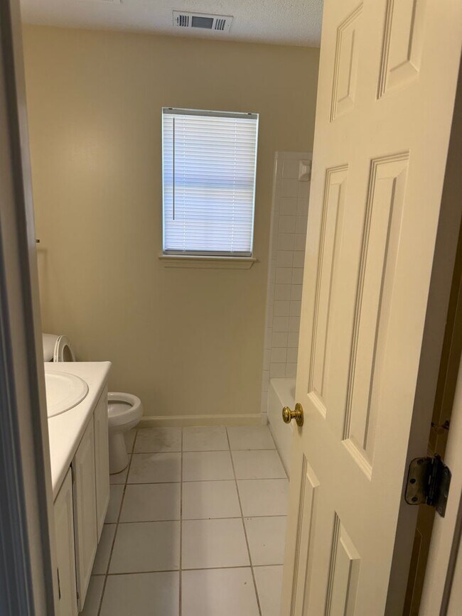 Building Photo - Charming Wilmington Island Rental – Minutes from the Beach and Downtown!