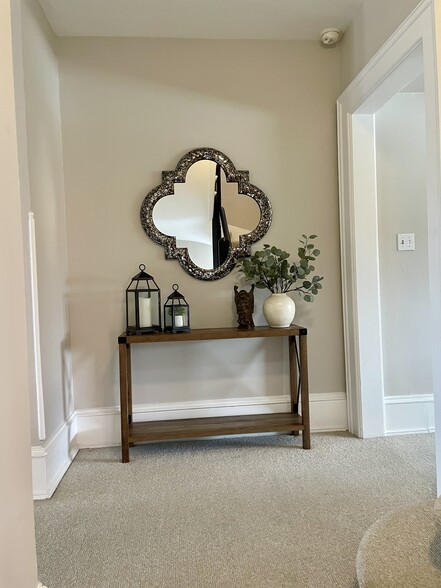 Foyer - 2028 E Lafayette Pl