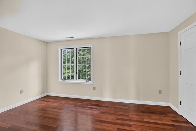 Building Photo - 128 Parker St