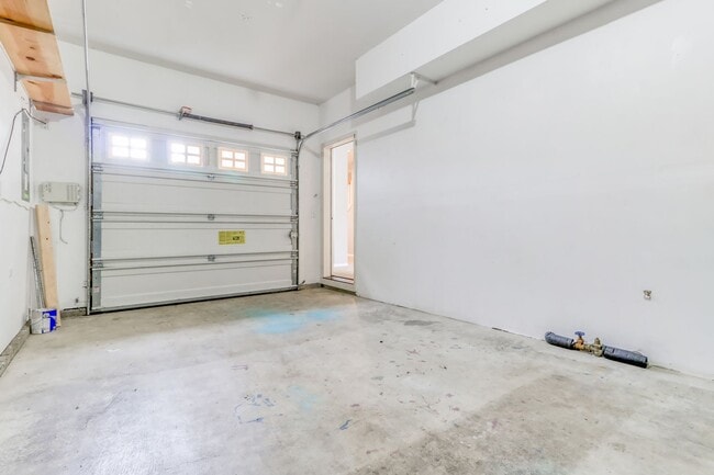 Building Photo - 20467 SW Rosemount St
