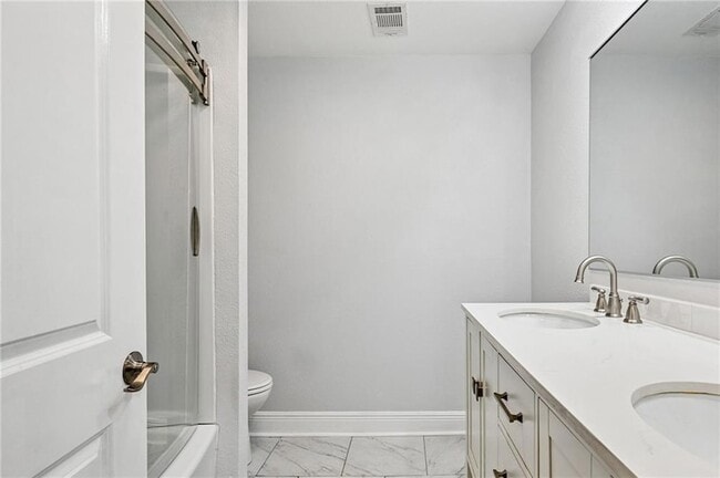 Building Photo - 208 Country Club Blvd