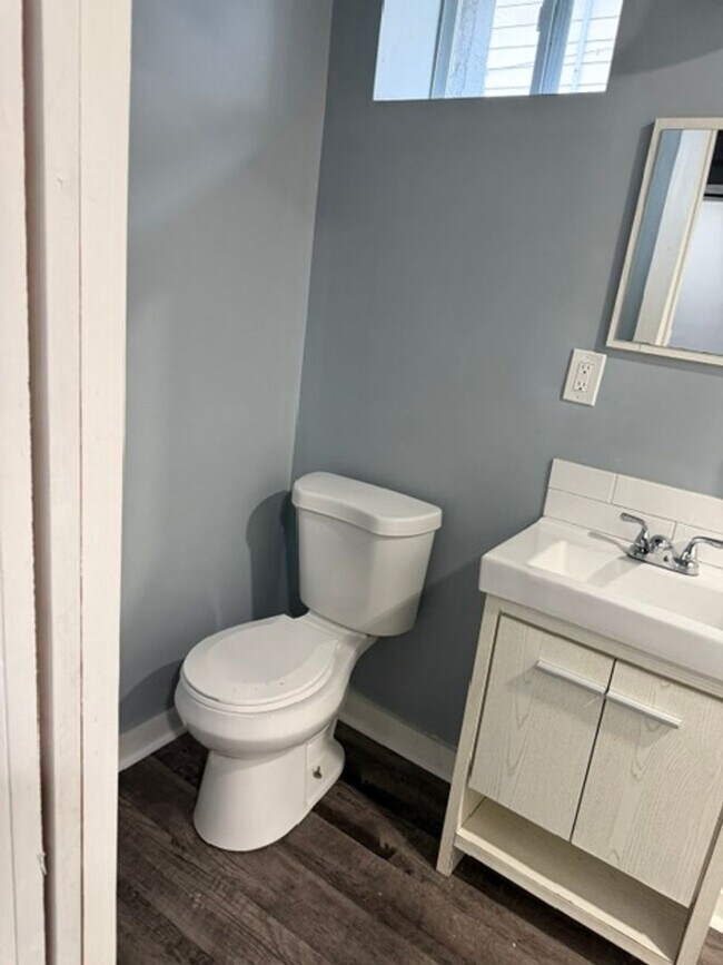 Building Photo - Updated 2-bedroom, 2-story home in the heart of Kansas City!