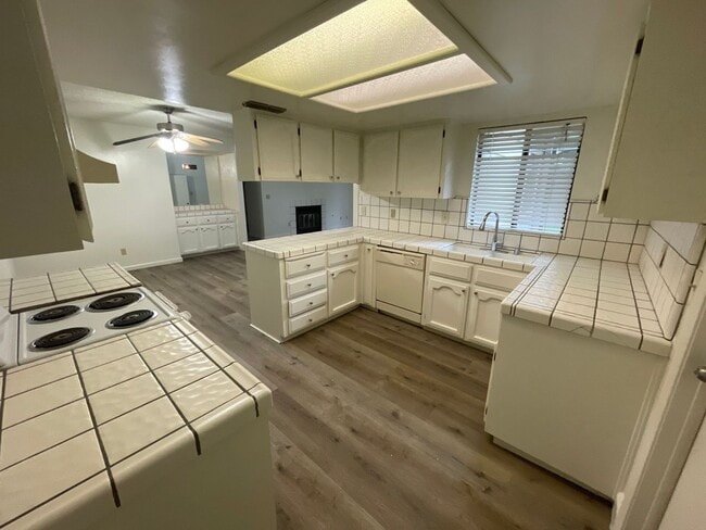 Building Photo - 4162 W Palo Alto Ave