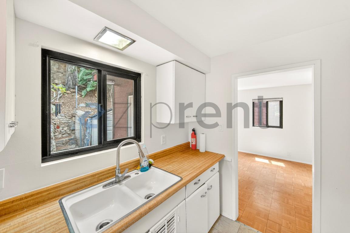 Building Photo - 670 Woodland Dr