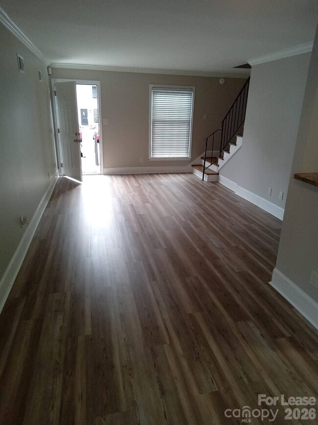 Building Photo - 764 W Franklin St