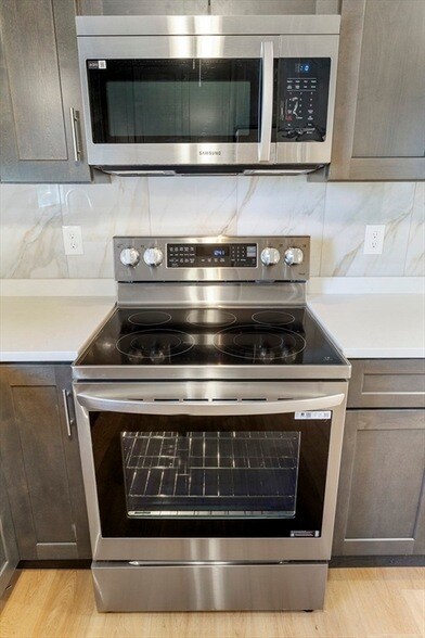 Building Photo - 27 Perrin St