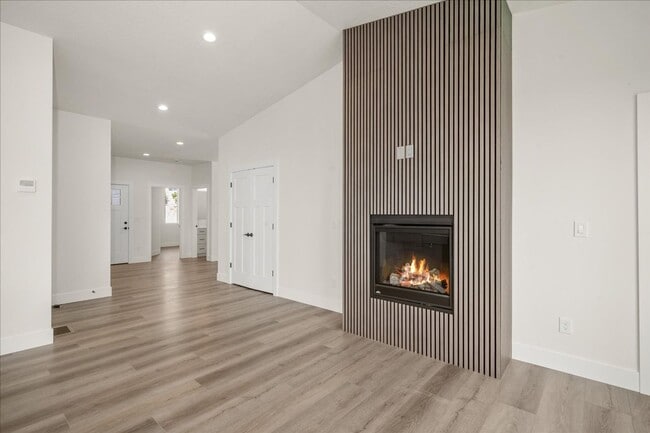 Building Photo - $3,800 - 4 Bed / 3 Bath Stunning Brand New...