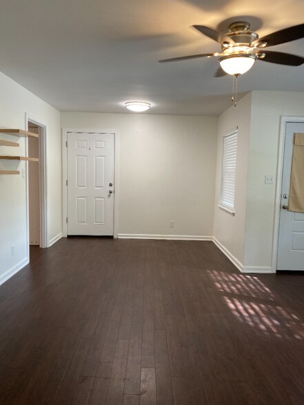 Building Photo - 3921 Sabine Ave