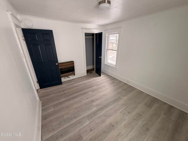 Building Photo - 15 James St