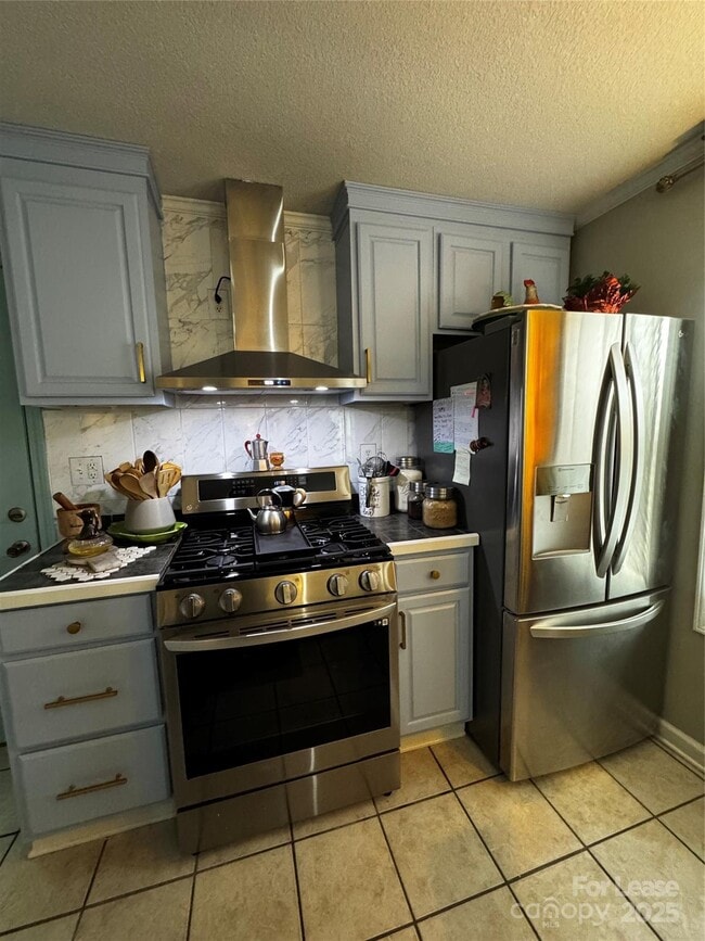 Building Photo - 404 Moss Springs Rd