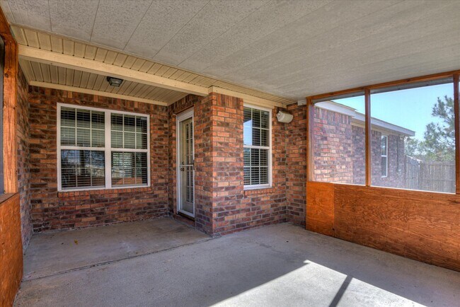 Building Photo - 703 Cannock Loop