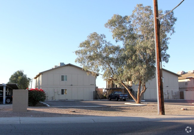 Building Photo - 6601-6609 W Ocotillo Rd
