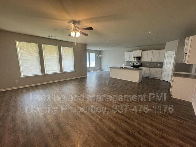 Building Photo - 204 Verger Dr