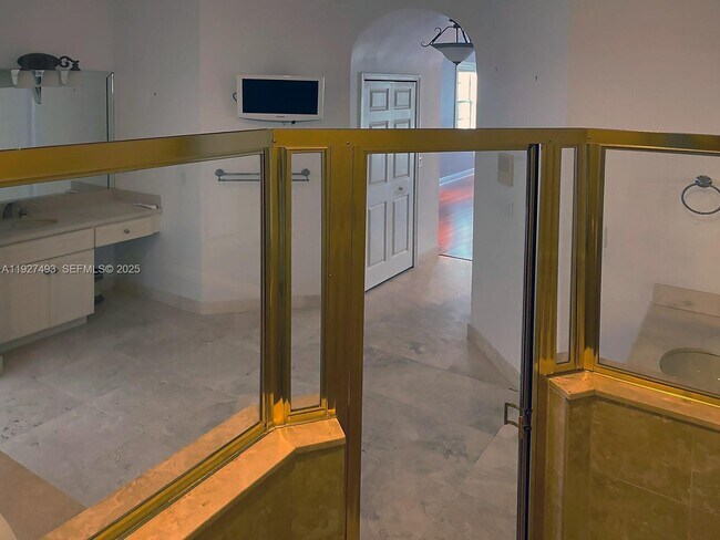 Building Photo - 2640 Fairways Dr