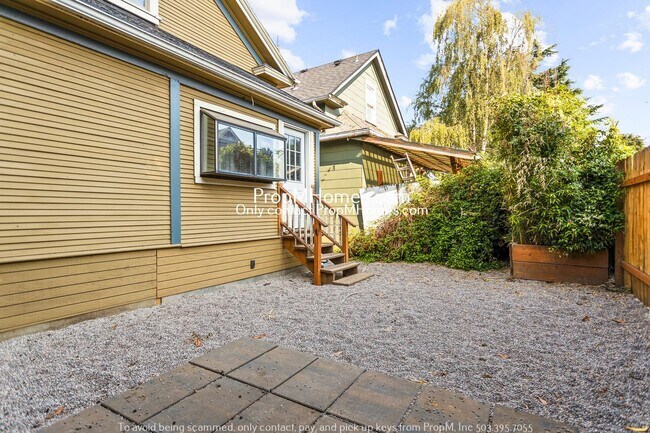 Building Photo - Charming Three Bedroom Home In N Portland!