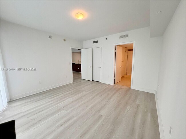 Building Photo - 475 Brickell Ave