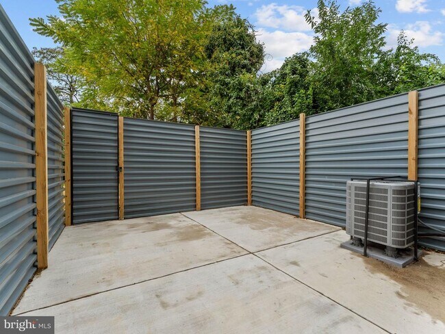 Building Photo - 1682 N 54th St