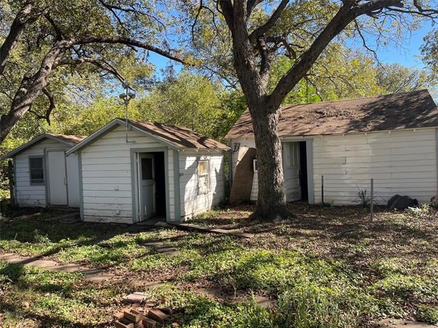 Building Photo - 2420 Oakwood Terrace