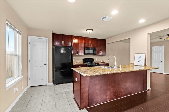 Building Photo - 15814 Whiteglade Ln