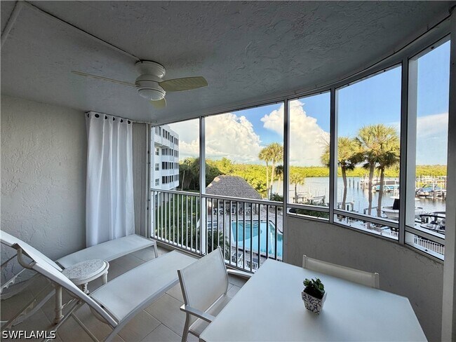 Building Photo - 12945 Vanderbilt Dr