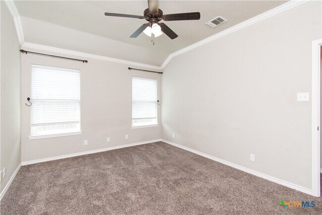 Building Photo - 2604 Hector Dr