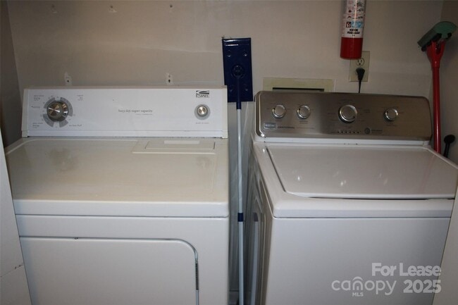 Building Photo - 19839 Henderson Rd