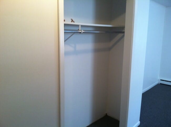 Building Photo - 495 Main St