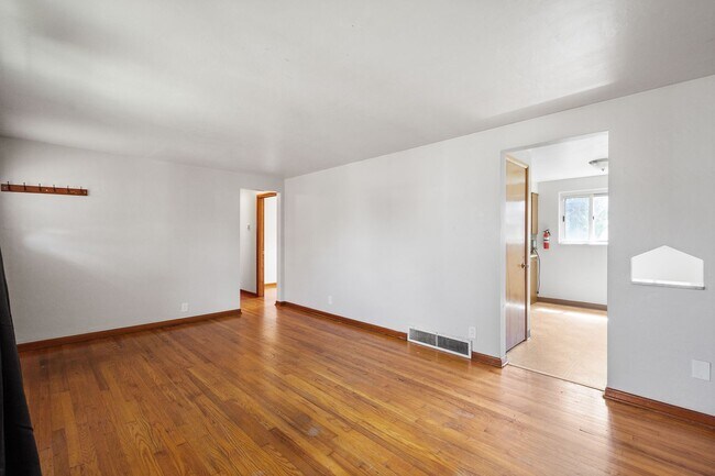 Building Photo - 1121 Church Ave