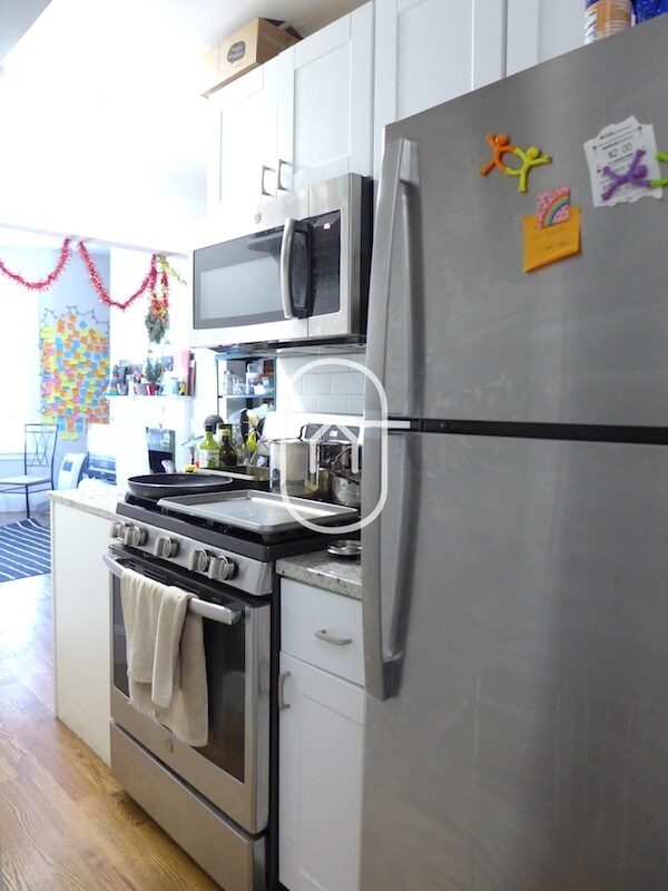 Building Photo - 11 Linden St