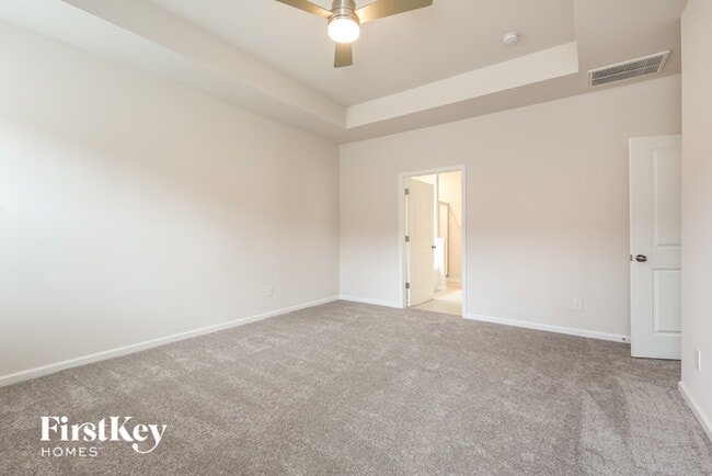 Building Photo - 574 Hillpark Ln