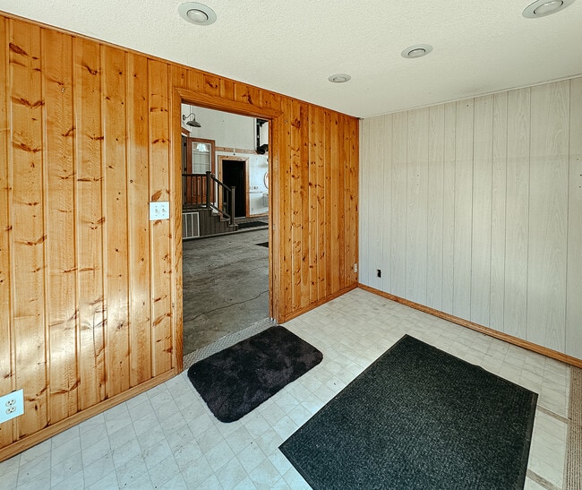 Building Photo - 239 Wilderness Dr
